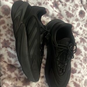 Men's Black Athletic Shoes